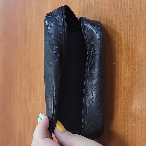 Brown Oakley sunglasses with soft black case - Picture 6 of 6